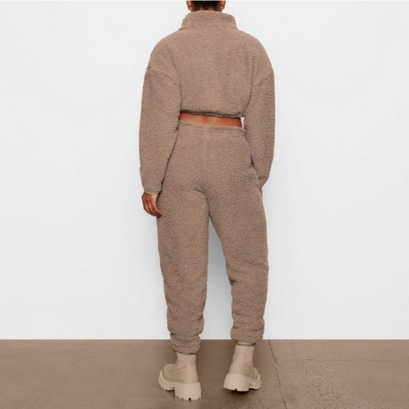 Skims Womens Teddy High Pile Fleece Joggers Desert Tan Brown Size Large NWT Nee - Picture 2 of 13